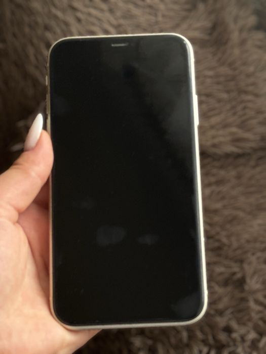 iphone 11 в идеальном состоянии с коробкой