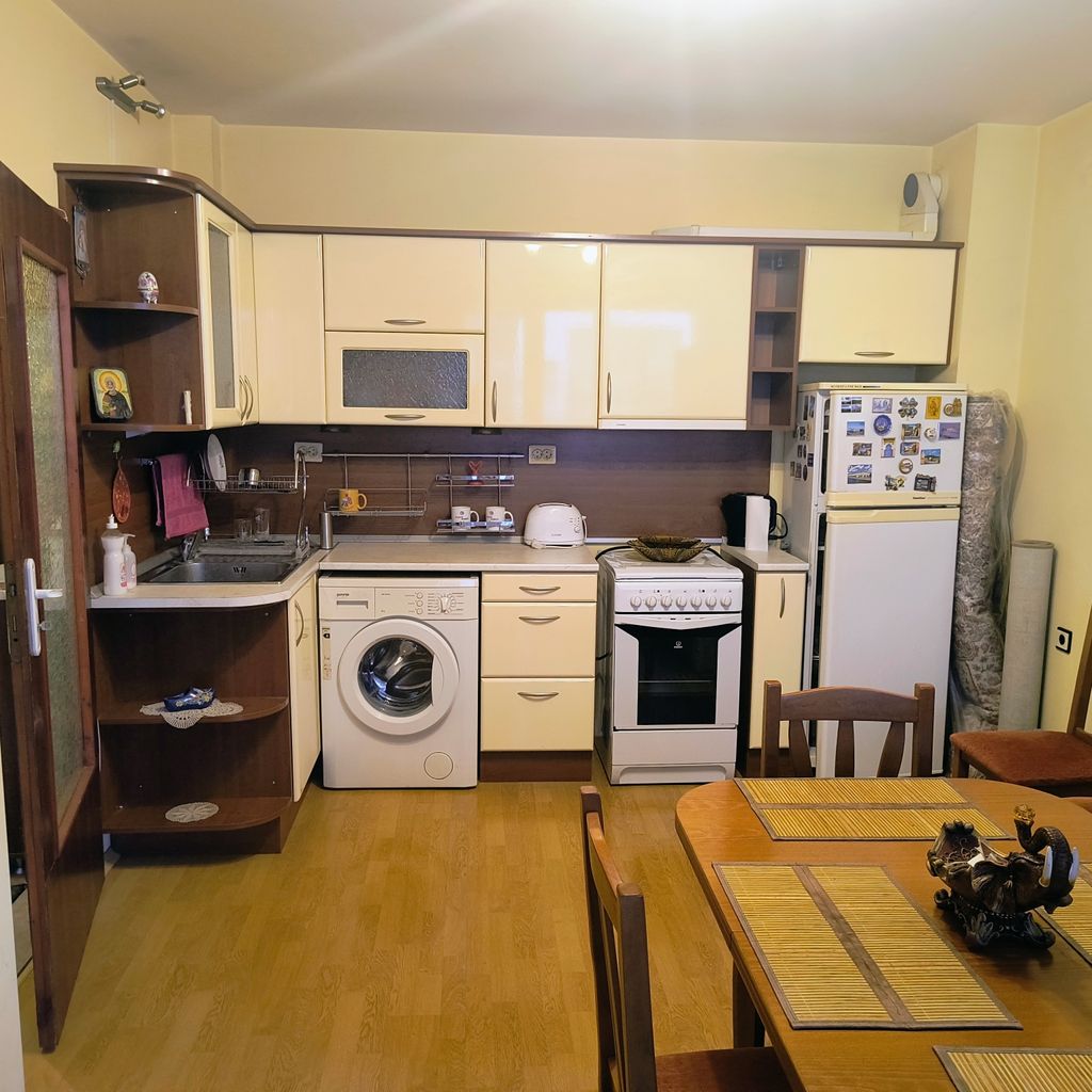 Дава се под наем Двустаен апартамент в Варна, Конфуто - 60 кв.м за 408 € - Снимка #1