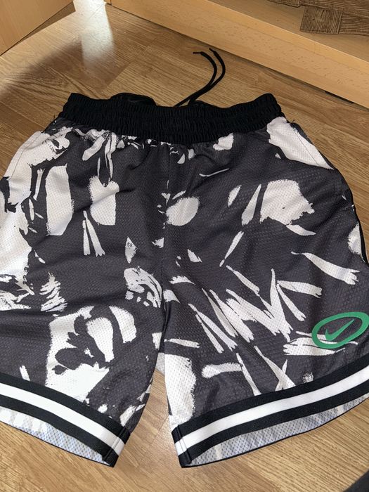 Pantaloni scurti nike de baschet sau sport