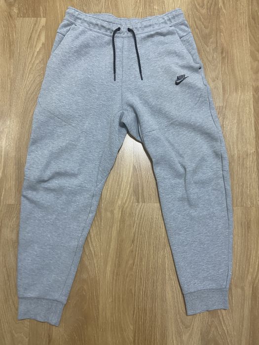 Pantaloni Nike Tech