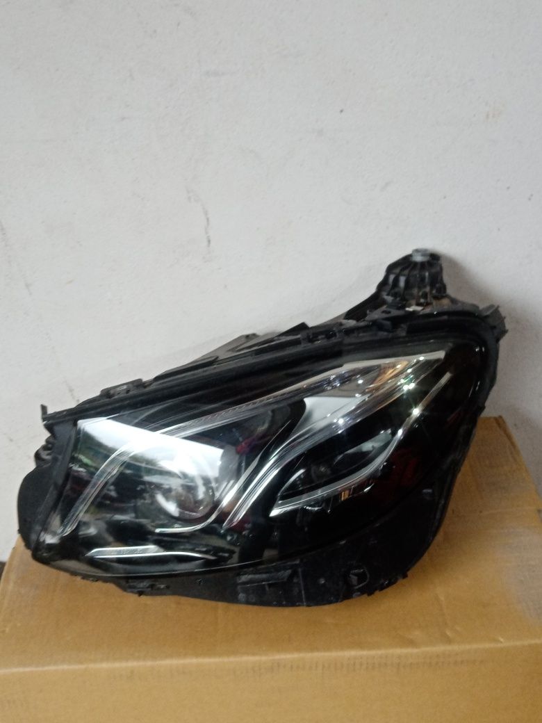 Vând far stanga Mercedes w213 E class led