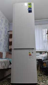 Холодильник с доставкой в отличном рабочем состоянии Высота-1м90см