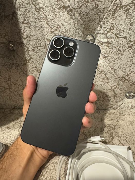 15 Pro Max Black Titanium