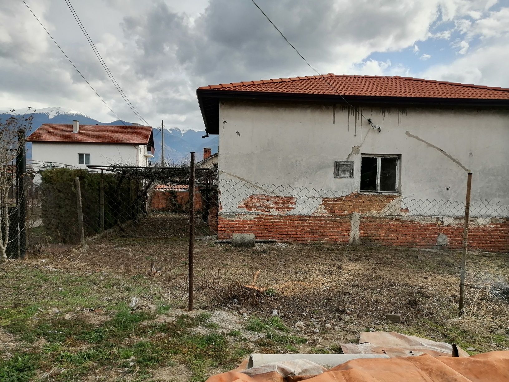 Продавам къща в село Яхиново