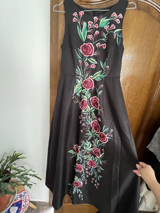 Rochie superbă cu flori imprimate