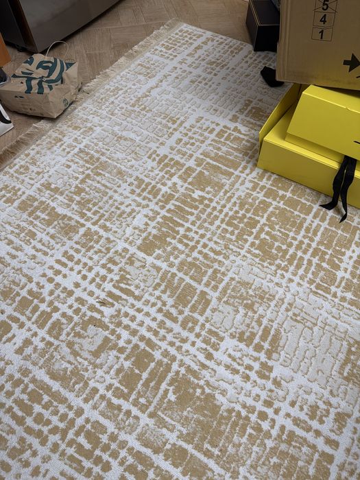 Палас 2.5*4.5. В связи с переездом продадим еще есть 6*3м