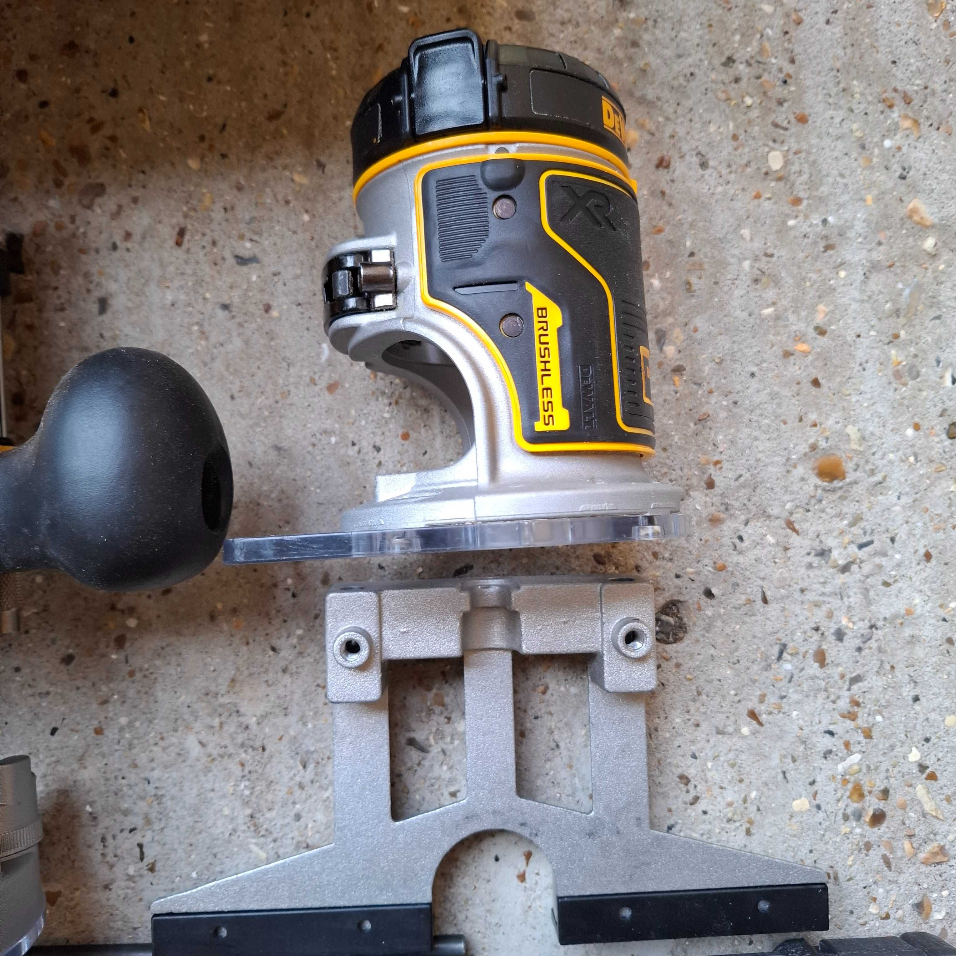 Dewalt DCW600 Оберфреза