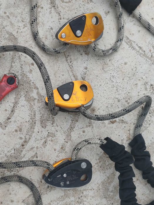 4 bucăți Grillon Petzl + cadou surpriză la achiziționarea setului