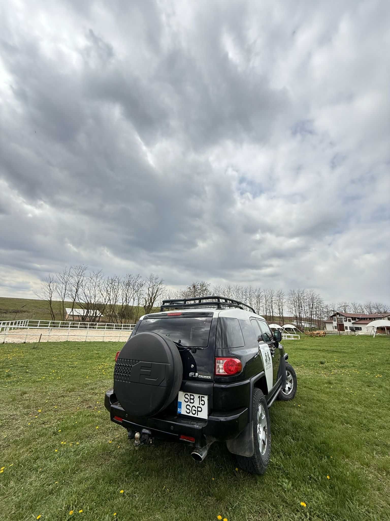 Toyota FJ la vânzare - pregătit de aventura!