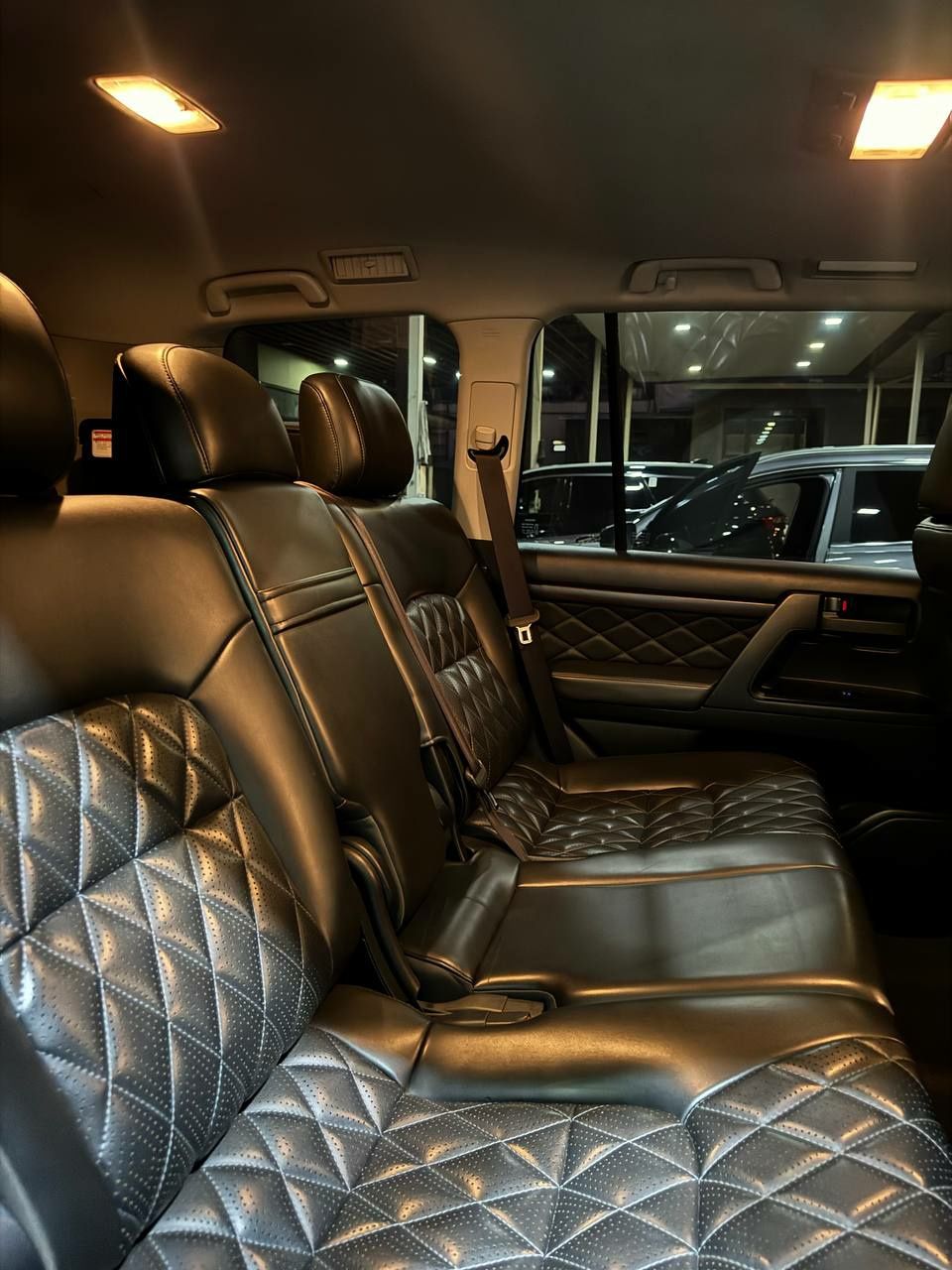 Tayota Land Cruiser 200