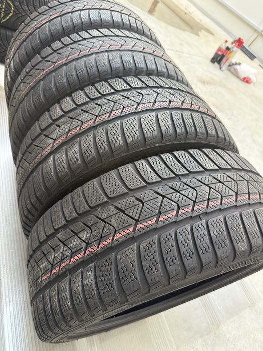 Anvelope de iarna 215/40 R18