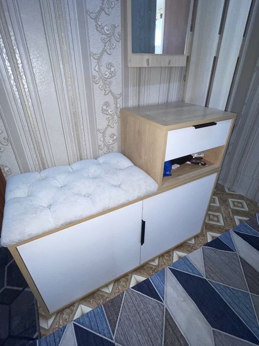 Продам обувницу с прихожей.