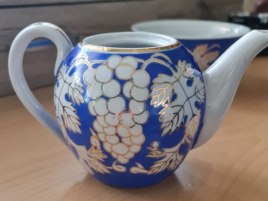 порцеланов сет грозде и злато