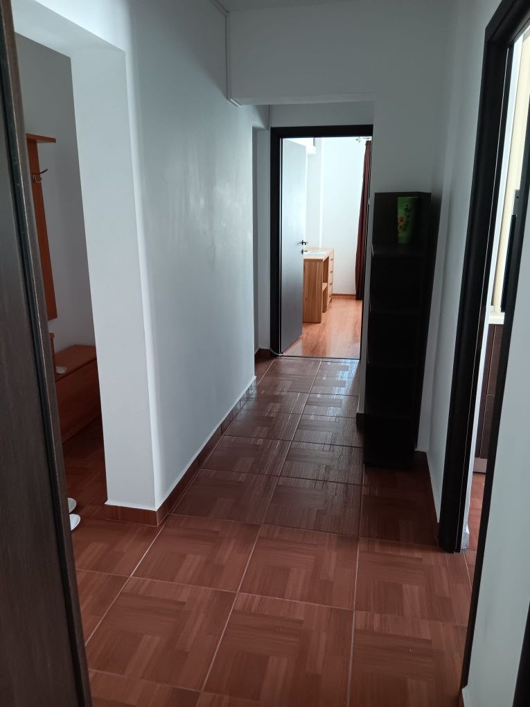 Inchiriez apartament