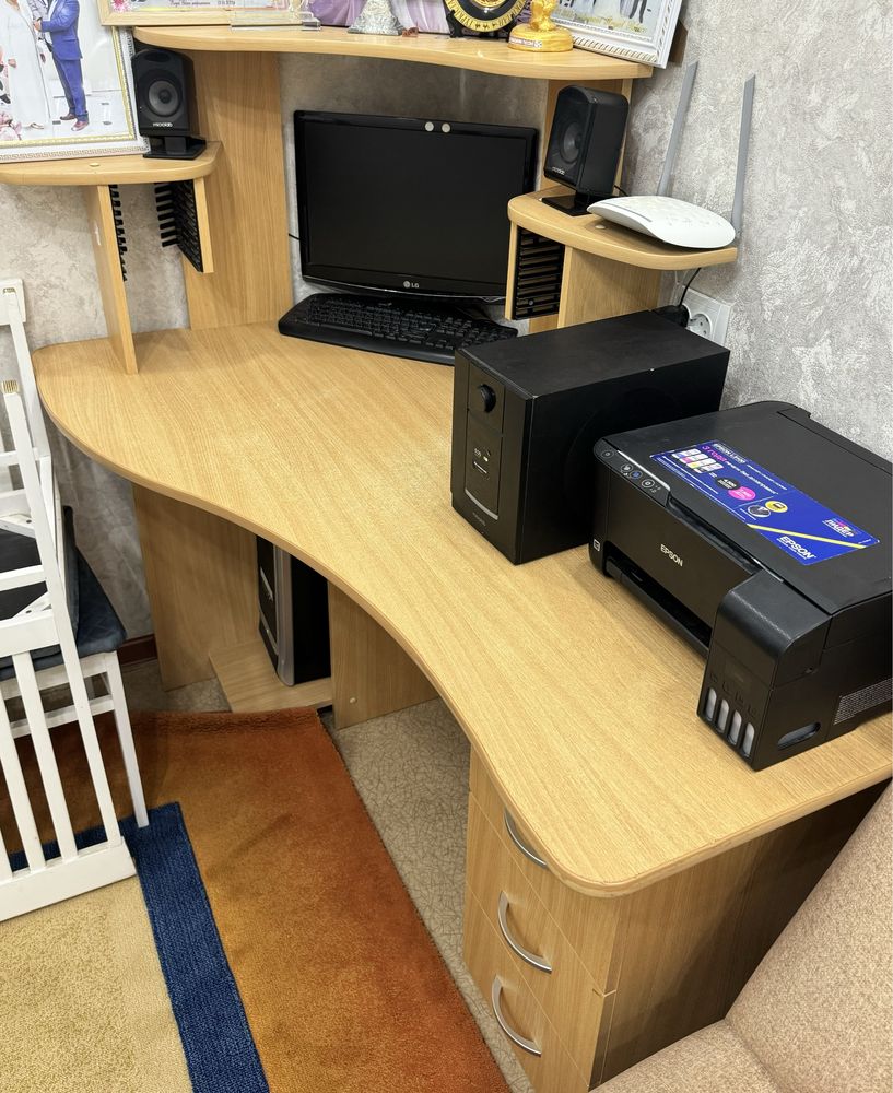 Продается рабочий стол без компьютера