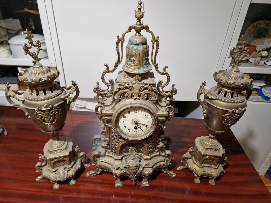 Антикварен каминен часовник с 2 вази - канделабри / Каминен гарнитур