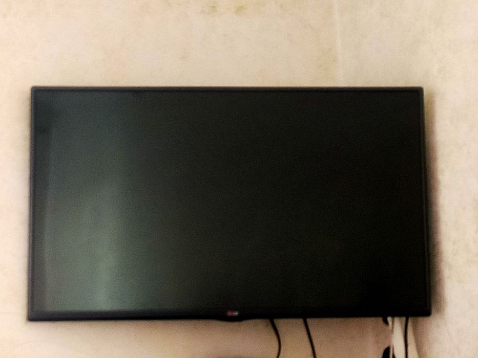 Телевизор черный
