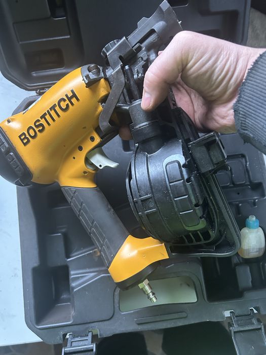 Aparat pneumatic pentru acoperis Bostitch RN 46-2, cuie 19-45 mm