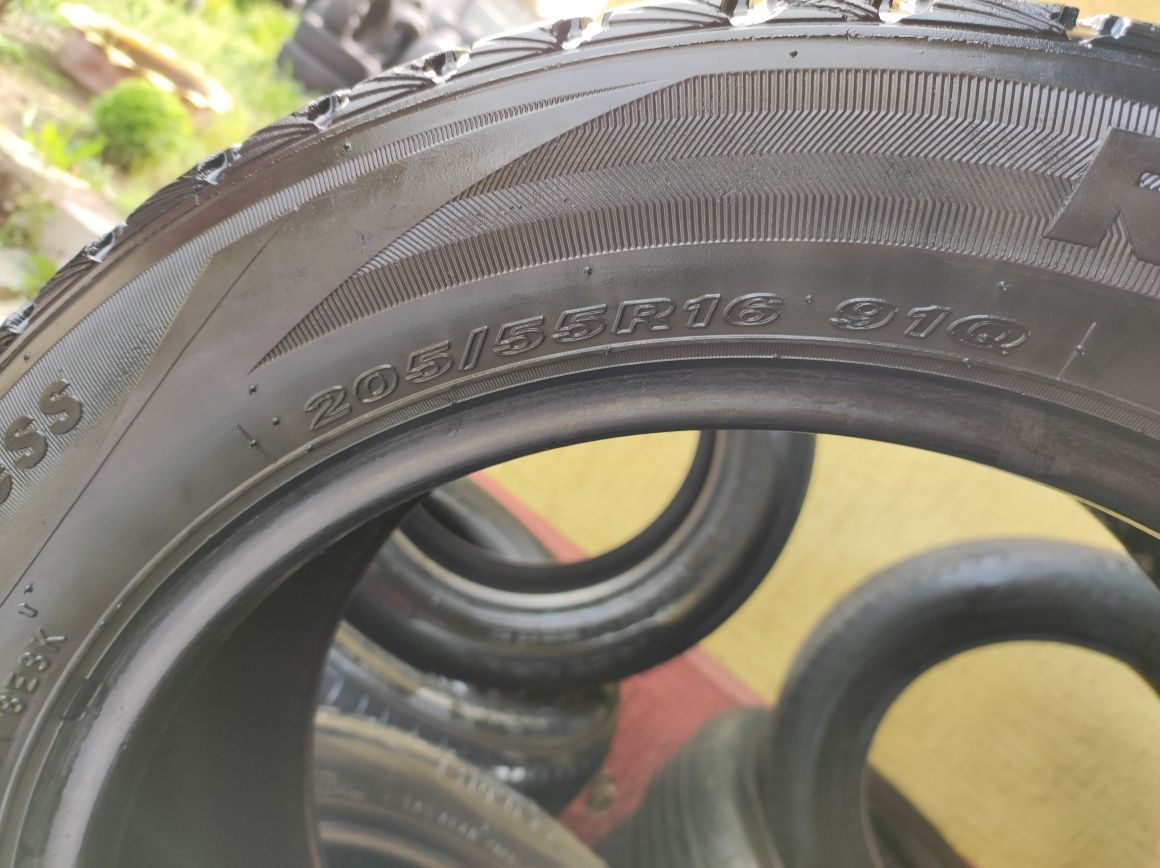 Резина/Шины ROADSTONE 205/55 R16 ЗИМА/ВСЕСЕЗОН в слабом состоянии 4 ШТ