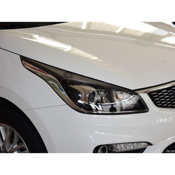 Стекла фар KIA RIO 17-19г.