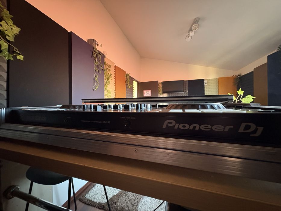Consola DJ Pioneer DDJ RZ + Flight Case