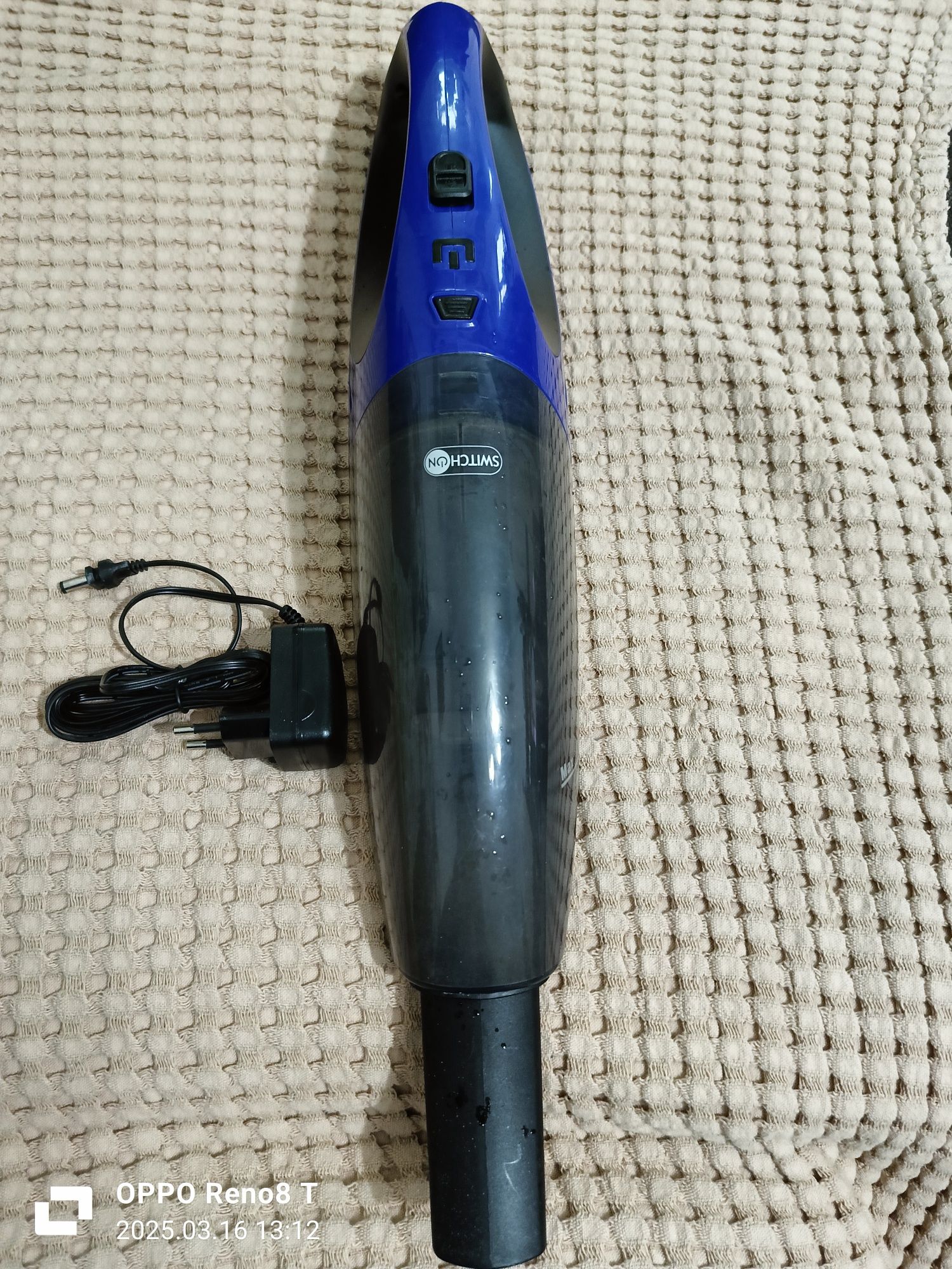 Aspirator auto portabil