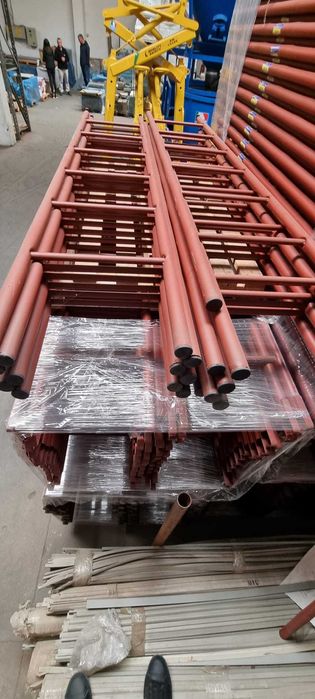 Scara de nivel vopsita pentru schela