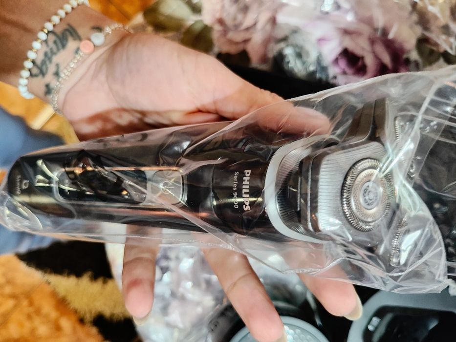 Shaver series 9000
Ел. самобр. за мокро и сухо бръснене със SkinIQ