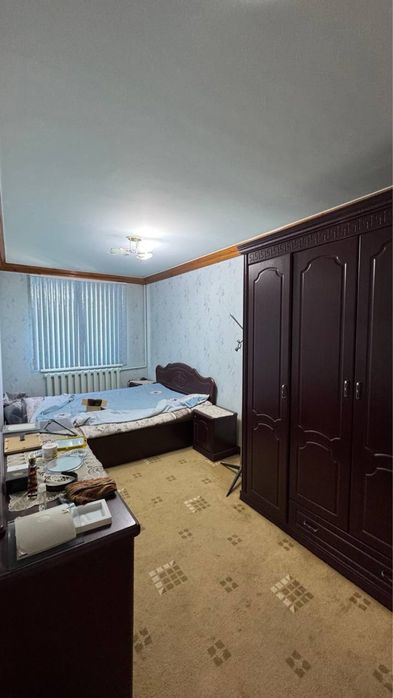 Очень срочно продаётся 4х комнатная квартира в районе Мархабо!