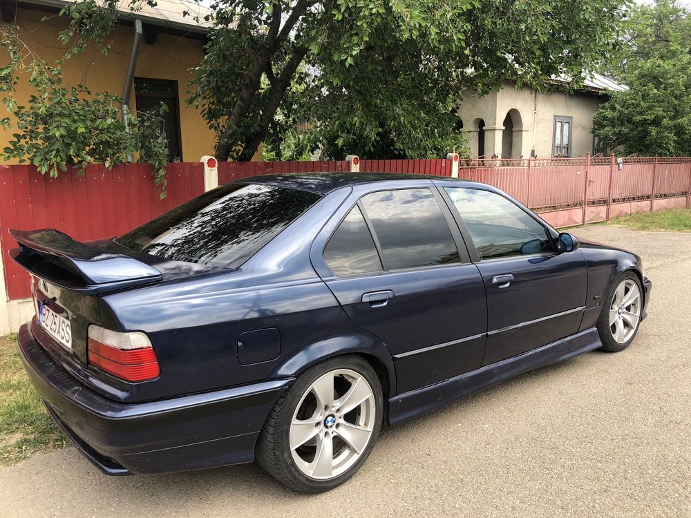 Bmw e36 318 i sedan