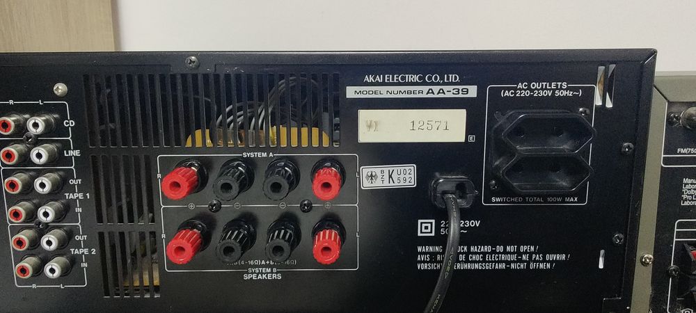 Receiver Akai Amplituner