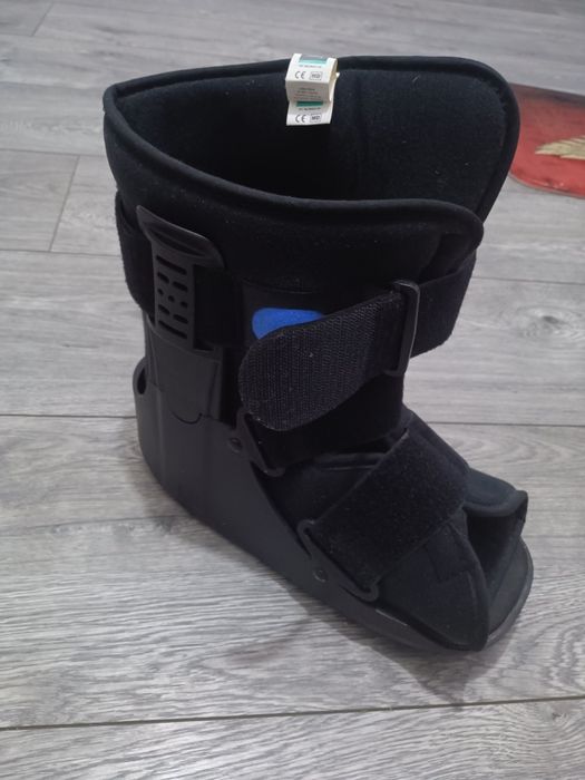 Orteză gleznă plastic, walker, model scurt, perna de aer, marime M