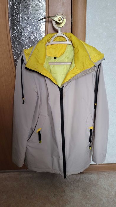 Продам женскую ветровку