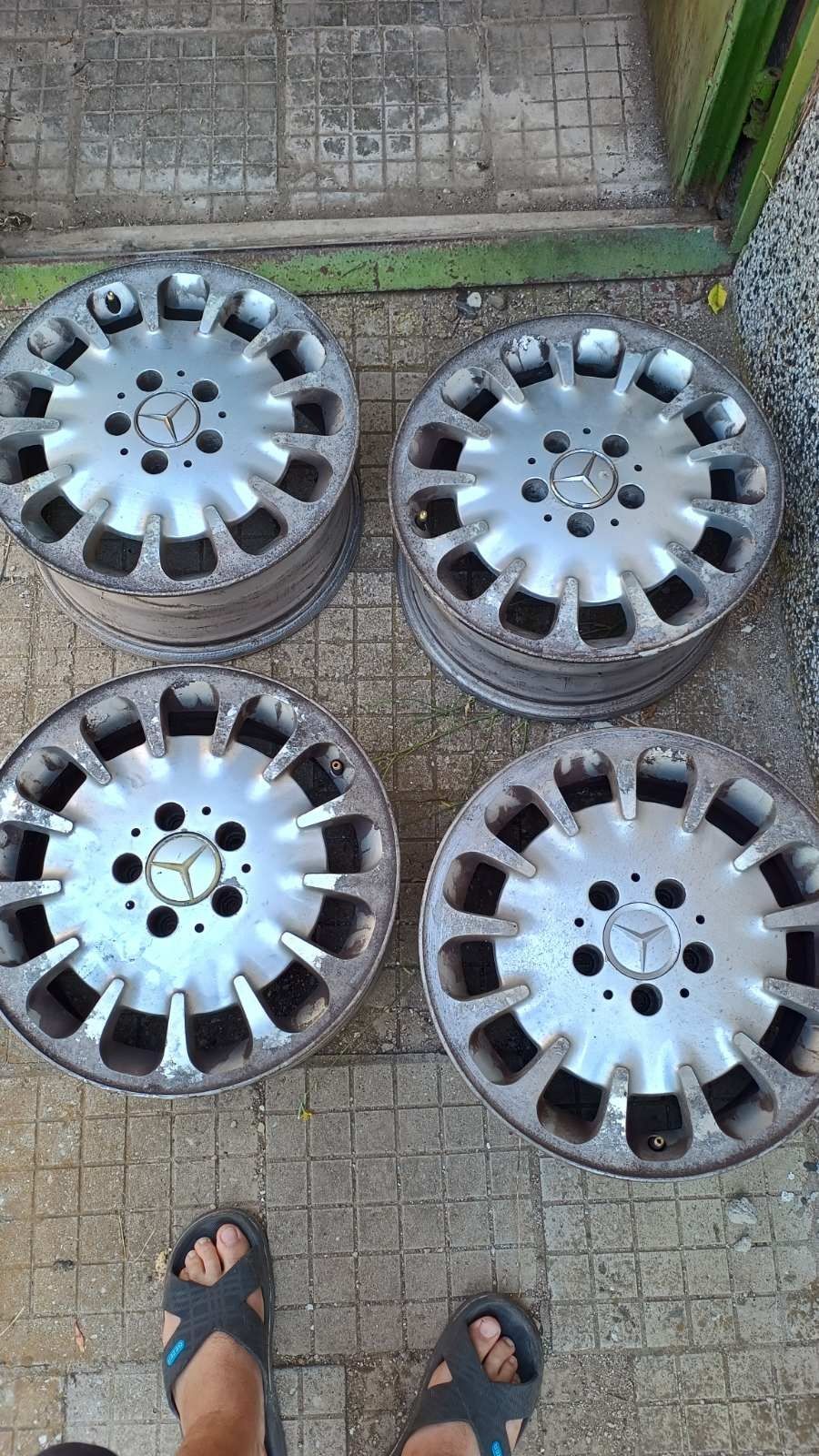 Автомобил Mercedes