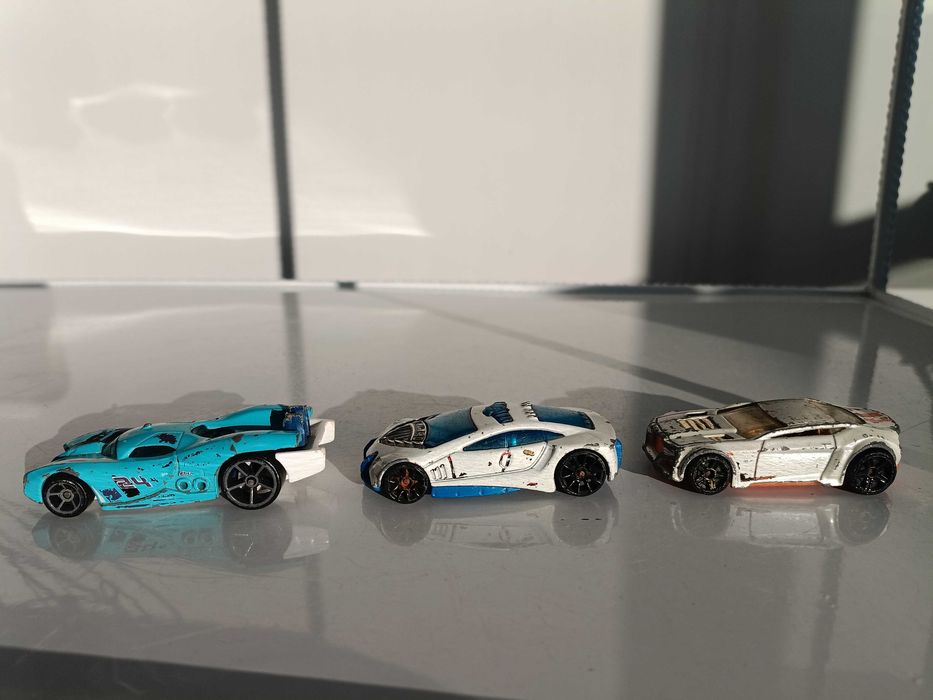 Matchbox , Hot Wheels , Maisto и други .