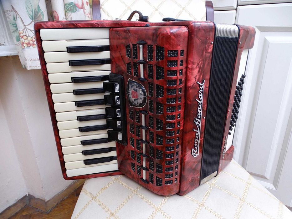 Акордеон Royal Standard Meteor 40 баса