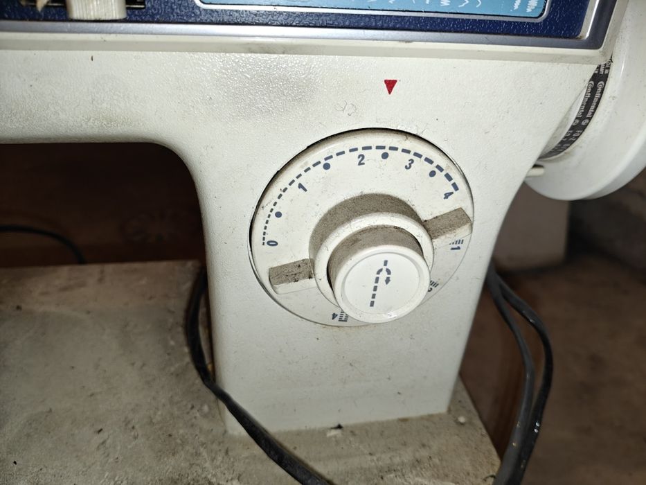 Ретро Шевна Машина Singer 1288 с Аксесоари!