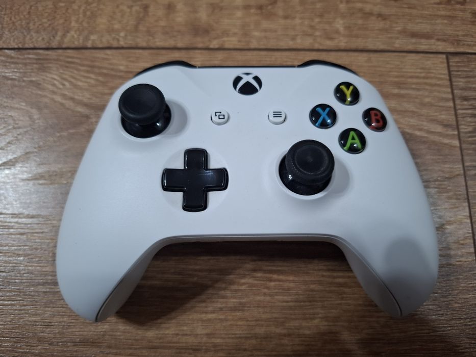 Xbox One S 1TB + Controller original + 4 jocuri