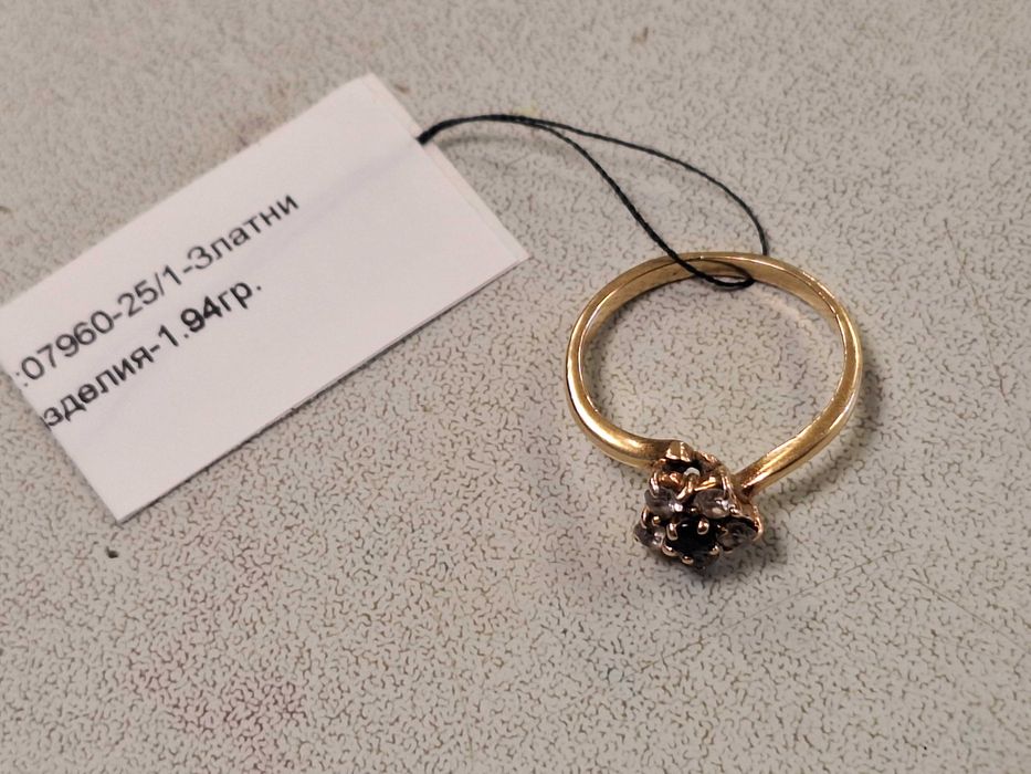 Дамски златен пръстен 1,94гр.