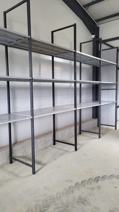 Rafturi metalice depozitare marfă