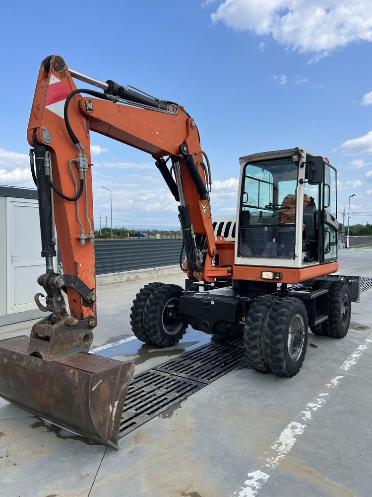 Vand excavator 8,5t pe roți