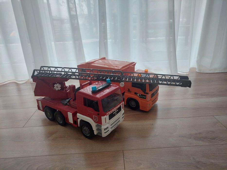 Jucarii bruder masina gunoi și masina pompieri bruder