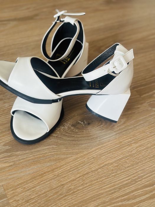 Босоножки 10000