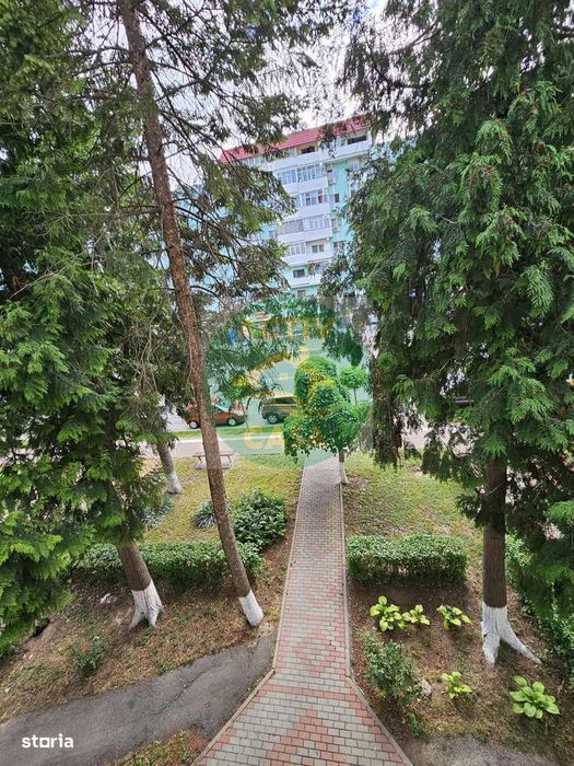 Apartament 3 camere, etaj 2, zona centrala