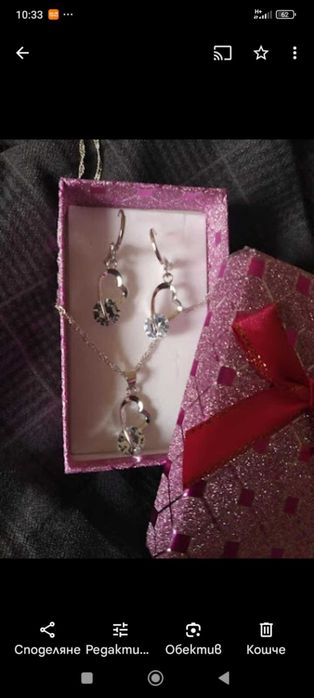 Нов, елегантен, дамски,сребърен комплект в подаръчна кутия.