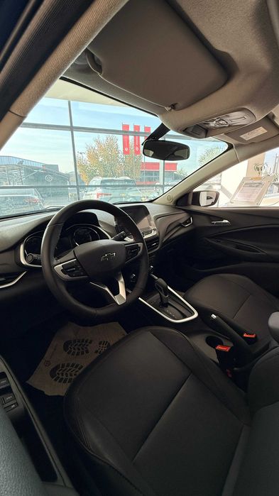 Chevrolet Onix LS mt / LTZ turbo at / Premier 2 turbo / Redline