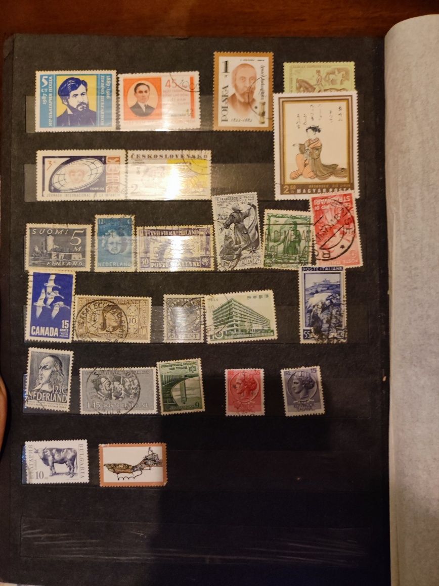 Класьор с пощенски марки над 500броя