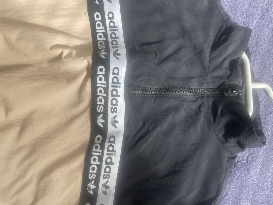 Adidas късо горнище тип ветровка xs оригинално