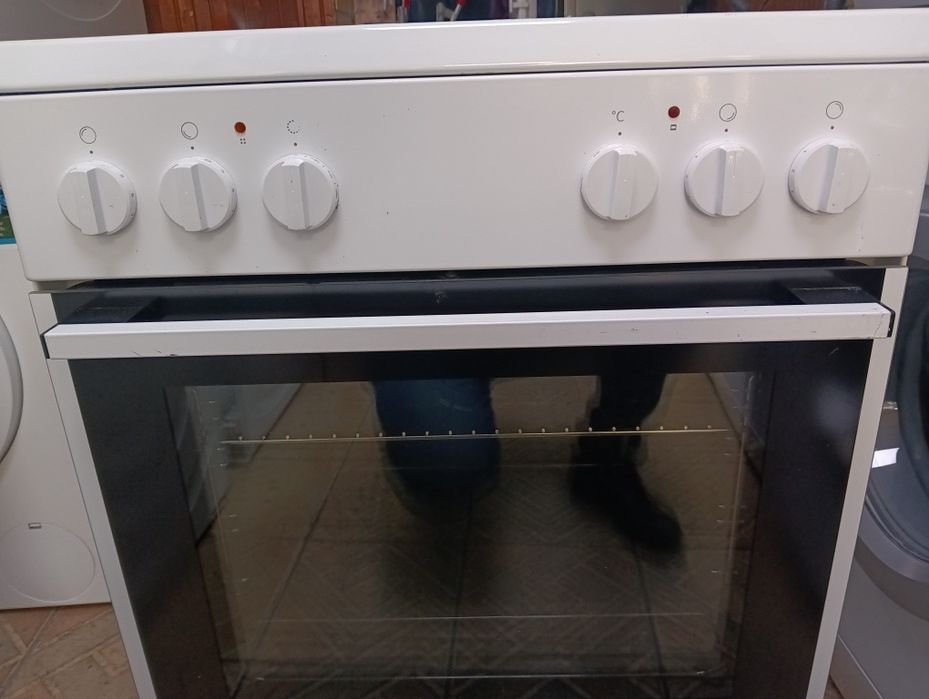 Свободно стояща печка с керамичен плот Gorenje 2 години гаранция!