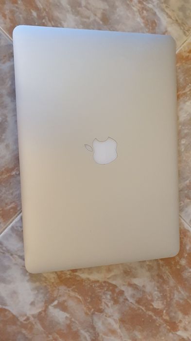 Apple MacBook Air 1.8GHz  i5 -/13 -inch/A1466 - 2012